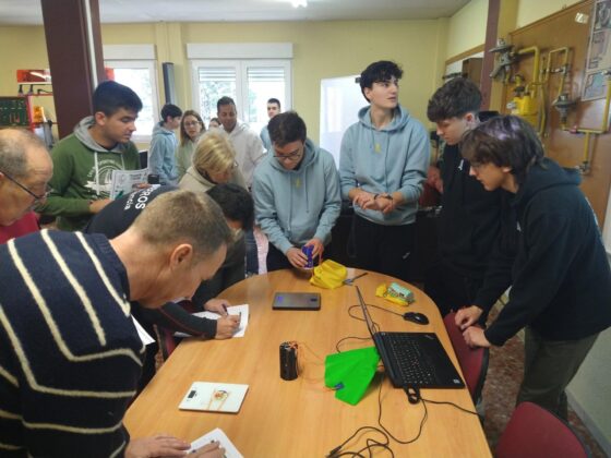 El IES Virgen de la Calle y el Parque de bomberos de Palencia colaboran en las primeras pruebas del desaf&iacute;o CanSat