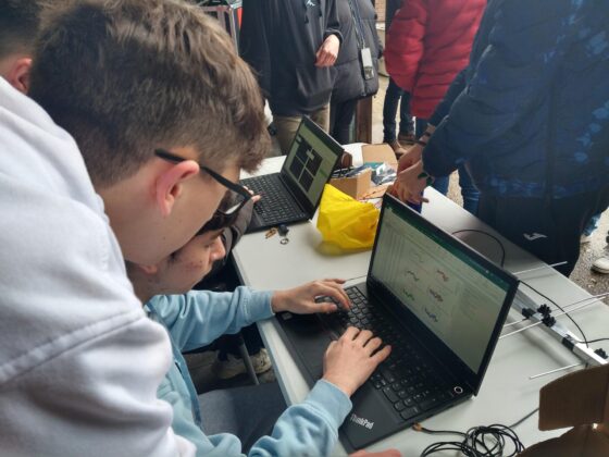 El IES Virgen de la Calle y el Parque de bomberos de Palencia colaboran en las primeras pruebas del desaf&iacute;o CanSat