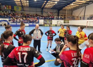 El Fuentes Carrionas lo pelea, pero cae ante el Oliveira (29-33) Imagen de archivo. Fuentes Carrionas en La Bombonevera