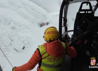 Rescatados seis montañeros enriscados en el Pico Curavacas, en Triollo Imagen del rescate. 112