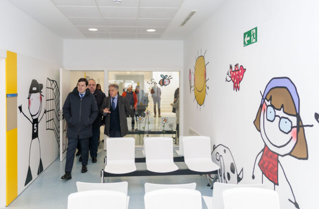 Ma&ntilde;ueco visita centro de salud Aguilar de Campoo