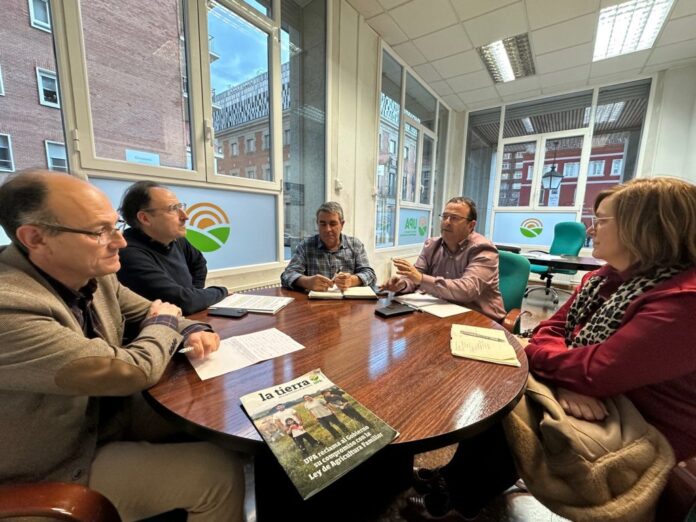 Reunión entre los Populares y las organizaciones agrarias de Palencia