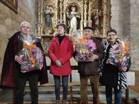 declamadores de los versos con la alcaldesa de Villamediana