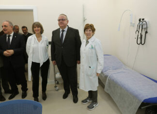 La Junta invierte 1,22 millones en la reforma integral del Centro de Salud de Frómista Visita del consejero de sanidad al centro de salud de Frómista 2