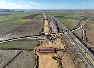 Imágenes de trabajos de plataforma de la LAV Palencia-Cantabria