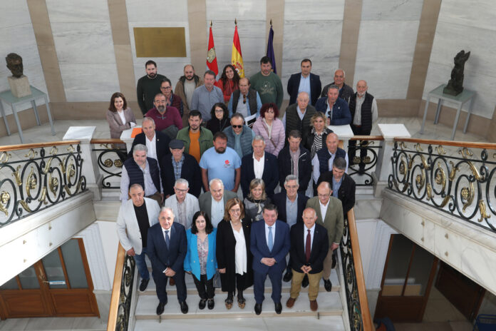 El 012 se expande a más de 40 municipios de Palencia para acercar los servicios públicos al medio rural, según anunció hoy el consejero de la Presidencia, Luis Miguel Gago, durante un acto en la Diputación