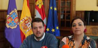 Brágimo (ICAL). La alcaldesa de Palencia, Miriam Andrés; y el concejal de Urbanismo, Agenta Urbana, Medio Ambiente, obras y movilidad, Álvaro Bilbao, informan sobre los temas abordados en la reunión mantenida ayer con Adif