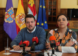 Brágimo (ICAL). La alcaldesa de Palencia, Miriam Andrés; y el concejal de Urbanismo, Agenta Urbana, Medio Ambiente, obras y movilidad, Álvaro Bilbao, informan sobre los temas abordados en la reunión mantenida ayer con Adif