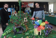 Abraham Nieto y Rubén de la Fuente han montado esta exposición que abarca desde el mundo del cine al mundo de los piratas, de la fantasía, y de la historia sagrada. / Brágimo (ICAL)