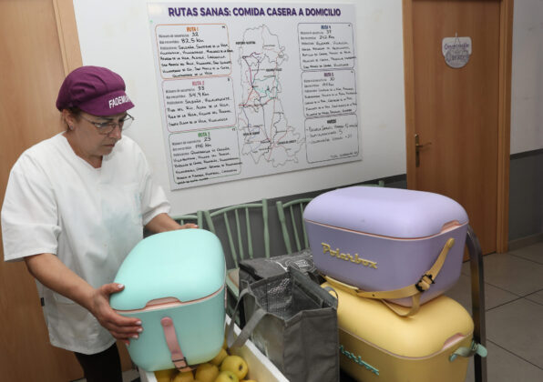 Comida casera a domicilio , elaboraci&oacute;n de menus personalizados en la cocina que la cooperativa Lovepamur tiene en la localidad de Salda&ntilde;a (Palencia). Br&aacute;gimo (ICAL)