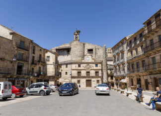 Fructifica la moción de censura del PSOE y el PP contra la alcaldesa del PP de Sepúlveda