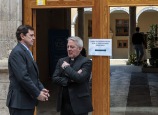 Mañueco y todos los consejeros asistirán a las misas funerales por el Papa Francisco celebradas en las diócesis de Castilla y León El presidente de la Junta acude al Palacio Arzobispal de Valladolid para mostrar sus condolencias tras la pérdida del Papa Francisco