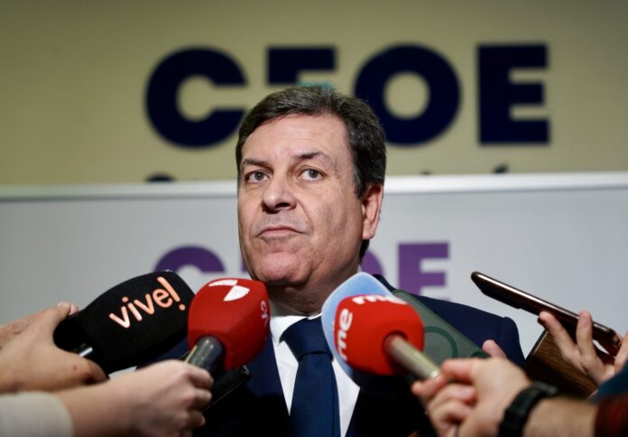 CEOE Castilla y León mantiene un encuentro con el consejero de Economía y Hacienda