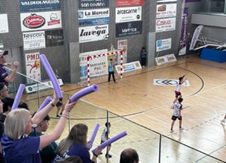 GALERÍA Y VÍDEO | Ambientazo y primera victoria del Balopal infantil en la Final Four autonómica Balopal - Ademar León en la Final Four infantil en el Pabellón Mariano Haro