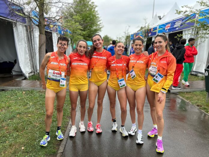 Carla Gallardo (dcha) en el Europeo