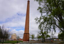 La chimenea de la electrolisis de Palencia, a revisión