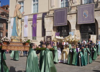 (Galerías) Adiós al velo negro de la Virgen y del cielo de Palencia