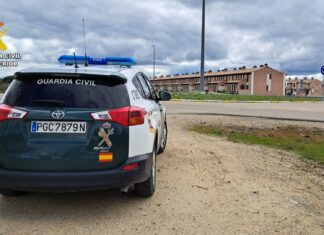 Investigada una mujer reincidente por, presuntamente, hurtar una cadena, un anillo y dinero en el tiempo de un abrazo