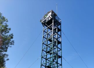 Imagen de la torre de vigilancia de incendios forestales de Loma de Ucieza.