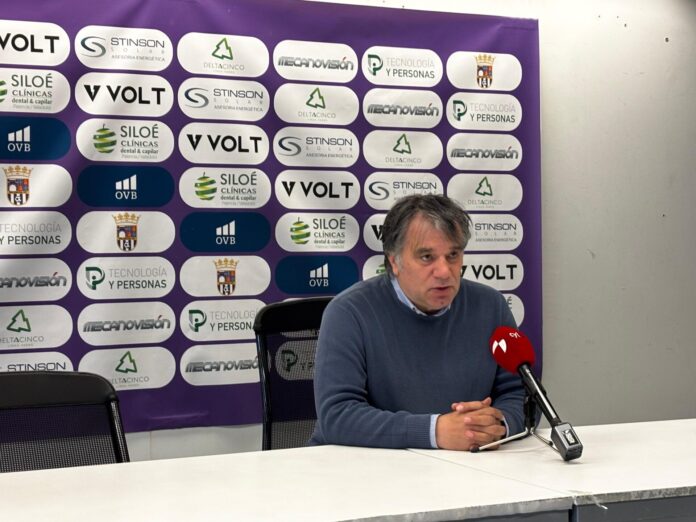 Miguel Ángel Miñambres en rueda de prensa tras el partido ante Mojados