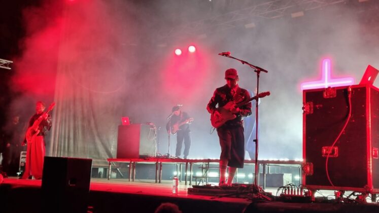 Miss Caffeina y Stereo Grace actuando en el Parque del Sal&oacute;n