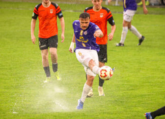 Ni la lluvia ni los fantasmas frenaron al Palencia Cristo Atlético (3-1), que tiró de orgullo y alma para seguir en la pelea Palencia Cristo Atlético contra Ciudad Real