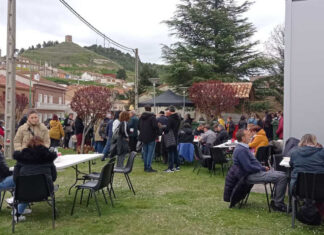 “La Previa” del VdB Rock calienta motores con una comida solidaria multitudinaria en Tariego Comida solidaria en La Previa del VdB Rock de Tariego de Cerrato