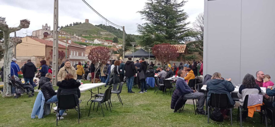 Comida solidaria en La Previa del VdB Rock de Tariego de Cerrato