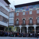 Recurso-público-en-la-Calle-Mayor-edificio-Colegio-Villandrando