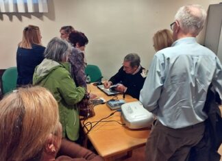 Vicente Vázquez presenta en Guardo su libro “Relatos – Algo que se queda” Vicente Vázquez presenta en Guardo su libro de relatos sobre la memoria y el paso del tiempo