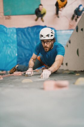 Cervera de Pisuerga celebra la primera edici&oacute;n de su competici&oacute;n de escalada