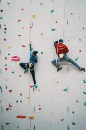 Cervera de Pisuerga celebra la primera edici&oacute;n de su competici&oacute;n de escalada