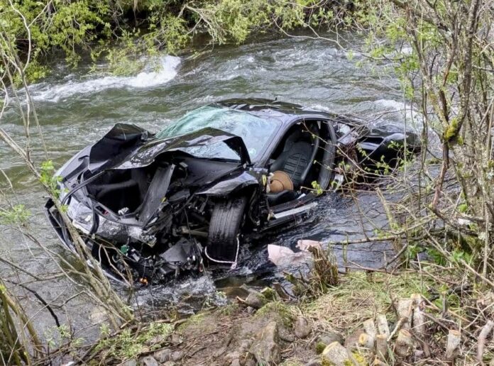 Fallecen dos personas al caer al río Yuso su turismo en la localidad leonesa de Boca de Huérgano