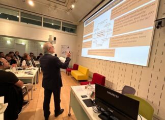 Castilla y León expone en Italia su modelo de Formación Profesional ante países de Asia Central El director general de Formación Profesional y Régimen Especial en el evento de la Comisión Europea sobre Centros de Excelencia Vocacional