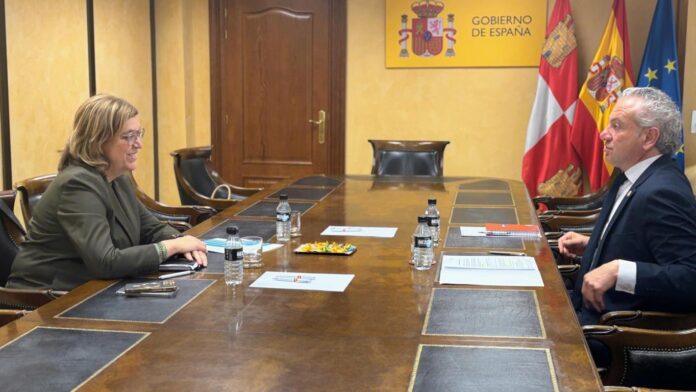 Reunión de Ángeles Armisén con el delegado del Gobierno en Castilla y León, Nicanor Sen