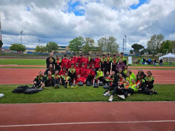 Atletas de la Delegaci&oacute;n Palentina participantes en el Cto Escolar Regional de Segovia
