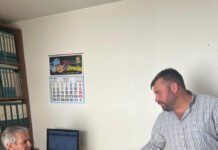 Entrega del respaldo a la candidatura de Alberto Núñez Feijóo por afiliados de Barruelo de Santullán