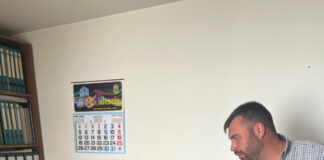 Entrega del respaldo a la candidatura de Alberto Núñez Feijóo por afiliados de Barruelo de Santullán