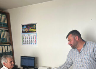 El 86% de los afiliados del PP de Barruelo respalda la candidatura de Alberto Núñez Feijóo Entrega del respaldo a la candidatura de Alberto Núñez Feijóo por afiliados de Barruelo de Santullán