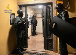 Hallan cinco armas de fuego en una casa de Villamuriel donde se realizaron tres disparos