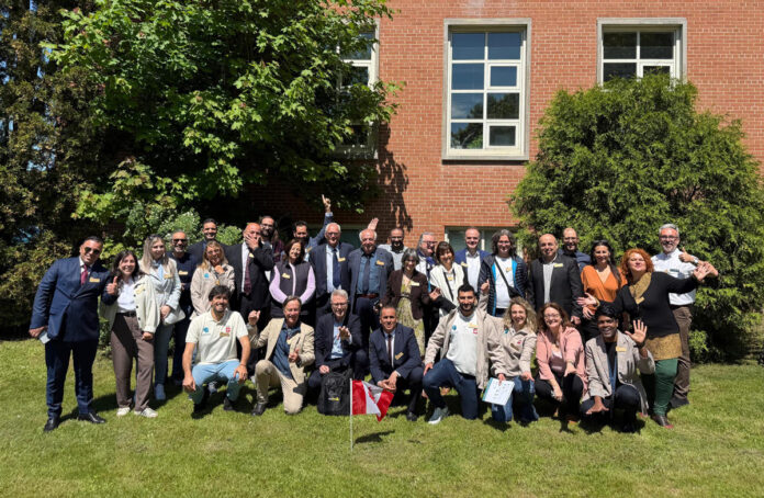Foto de familia Foro Global 2025 de la Red Internacional de Bosques Modelo (RIBM).jpeg