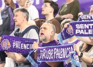 La grada en el encuentro contra Obradoiro