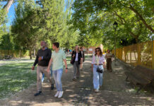 El PP reclama mejoras en el acerado y un mayor cuidado de las zonas verdes en el barrio de Allende el Río Visita PP Allende El Río