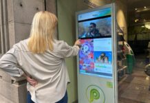 tótem digital en oficina de turismo