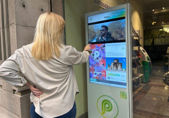 tótem digital en oficina de turismo