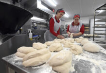 Alcampo propone a los sindicatos reducir los afectados por el ERE si varias tiendas cambian al formato de siete días