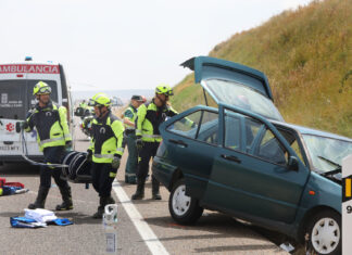 (Ampliación) Cinco heridos en una colisión entre dos turismos y una furgoneta en la N-610 en Baquerín de Campos