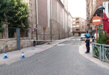 Cae a la vía pública una piedra de grandes dimensiones tras desprenderse de una cornisa de la iglesia de La Compañía. ICAL