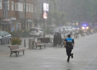 Las lluvias y tormentas mantienen en nivel naranja a la Cordillera Cantábrica en León y al resto de la Comunidad en amarillo Fuerte tormenta en Valladolid