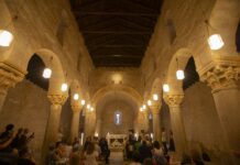 (Video) San Juan de Baños brilla desde dentro con “una luz renovada” desde la noche más corta del año